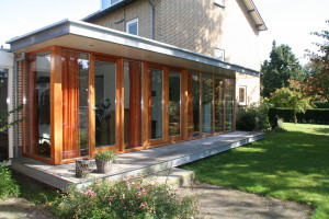 Verbinding keuken en kantoor door uitbreiding keuken te Stiphout