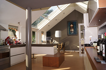 Aanbouw met transparante schijf te Eindhoven