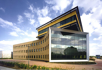 Kantoor met venster naar A2 te ‘s-Hertogenbosch