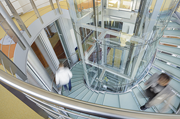 Transparant trap/lift Eurocontrol te Beek